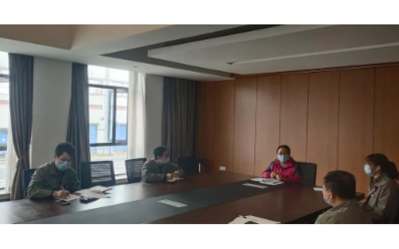 黨旗下，他們用奉獻編織阻擊疫情防護網